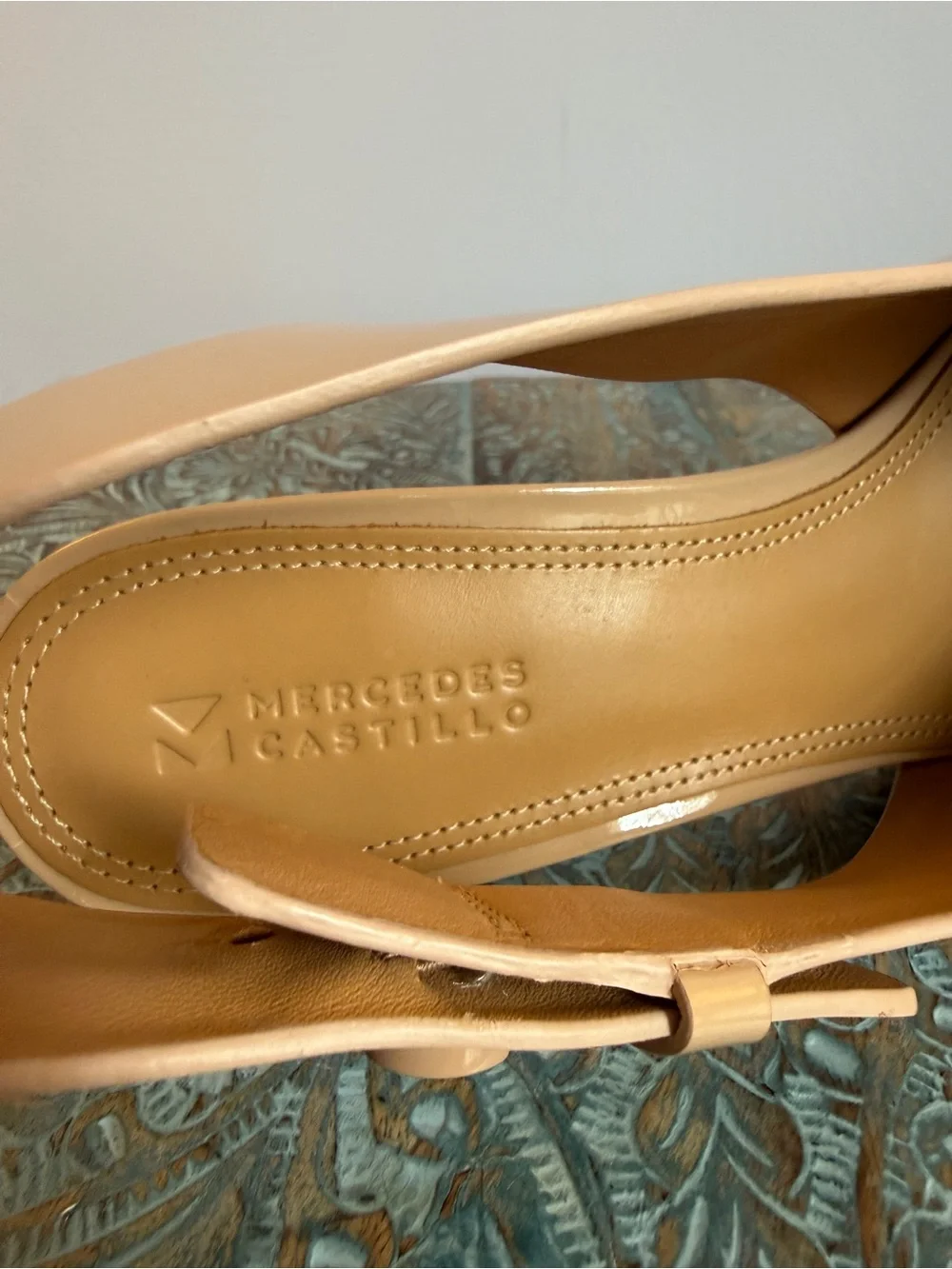 Like New! Mercedes Castillo Kinslee Nude Patent Leather Slingback Pump Size 9